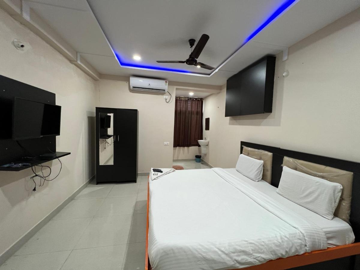 5 Star Grand Hotel Shamshabad Bagian luar foto