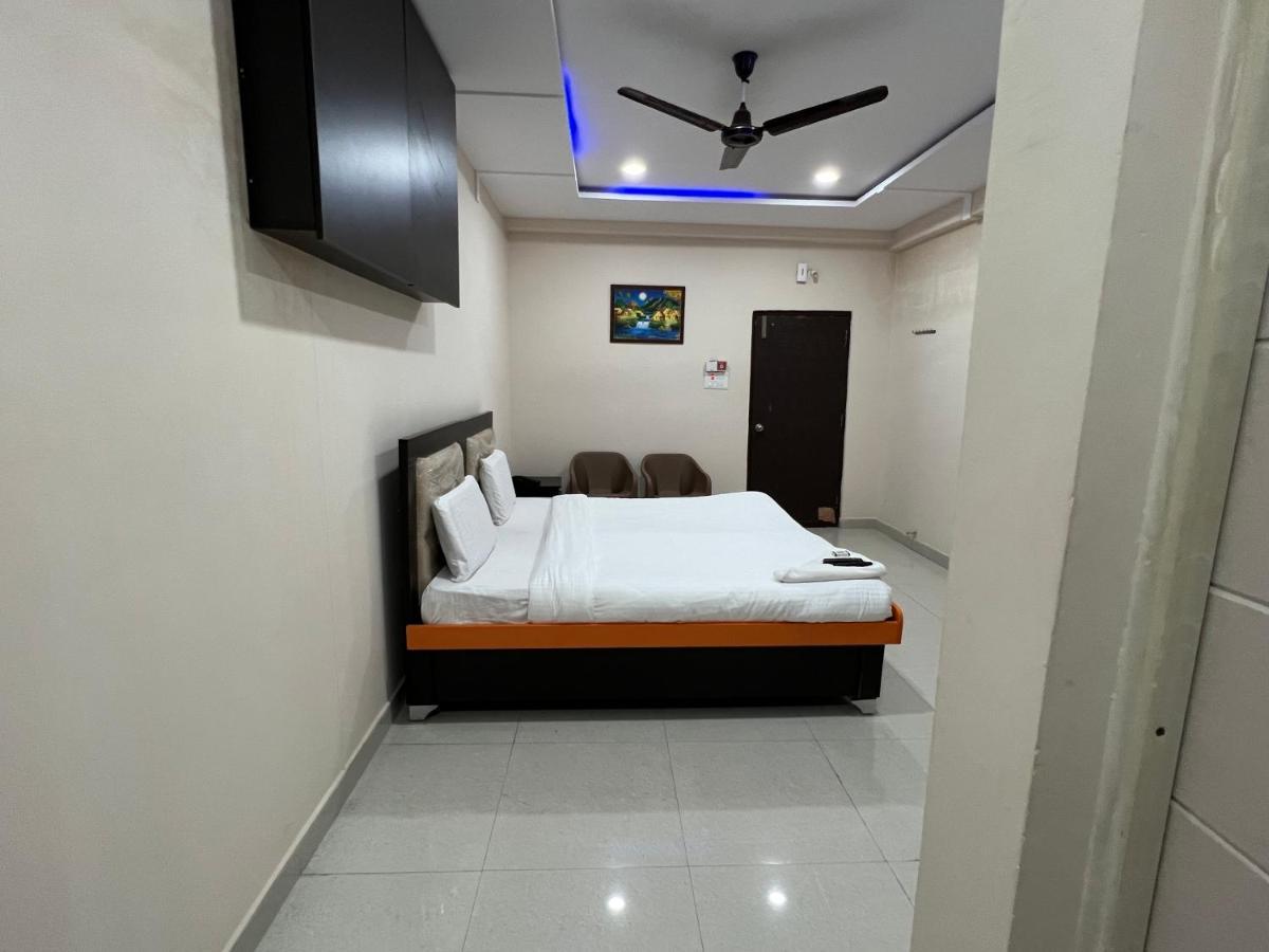5 Star Grand Hotel Shamshabad Bagian luar foto