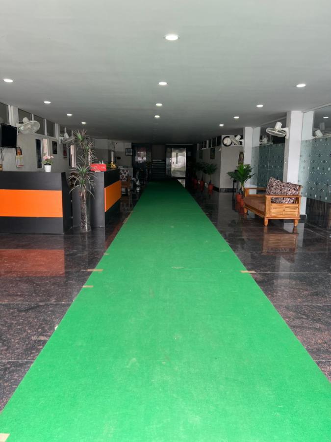 5 Star Grand Hotel Shamshabad Bagian luar foto