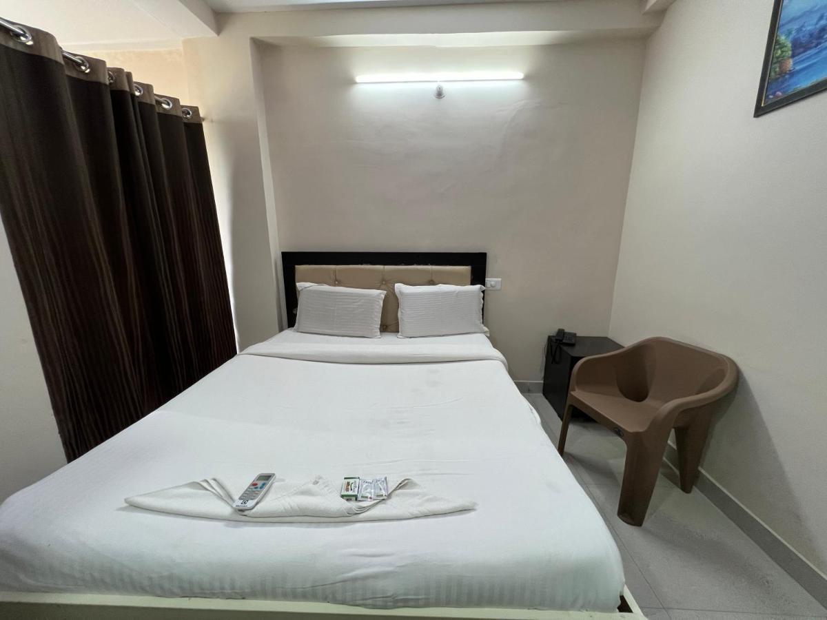 5 Star Grand Hotel Shamshabad Bagian luar foto